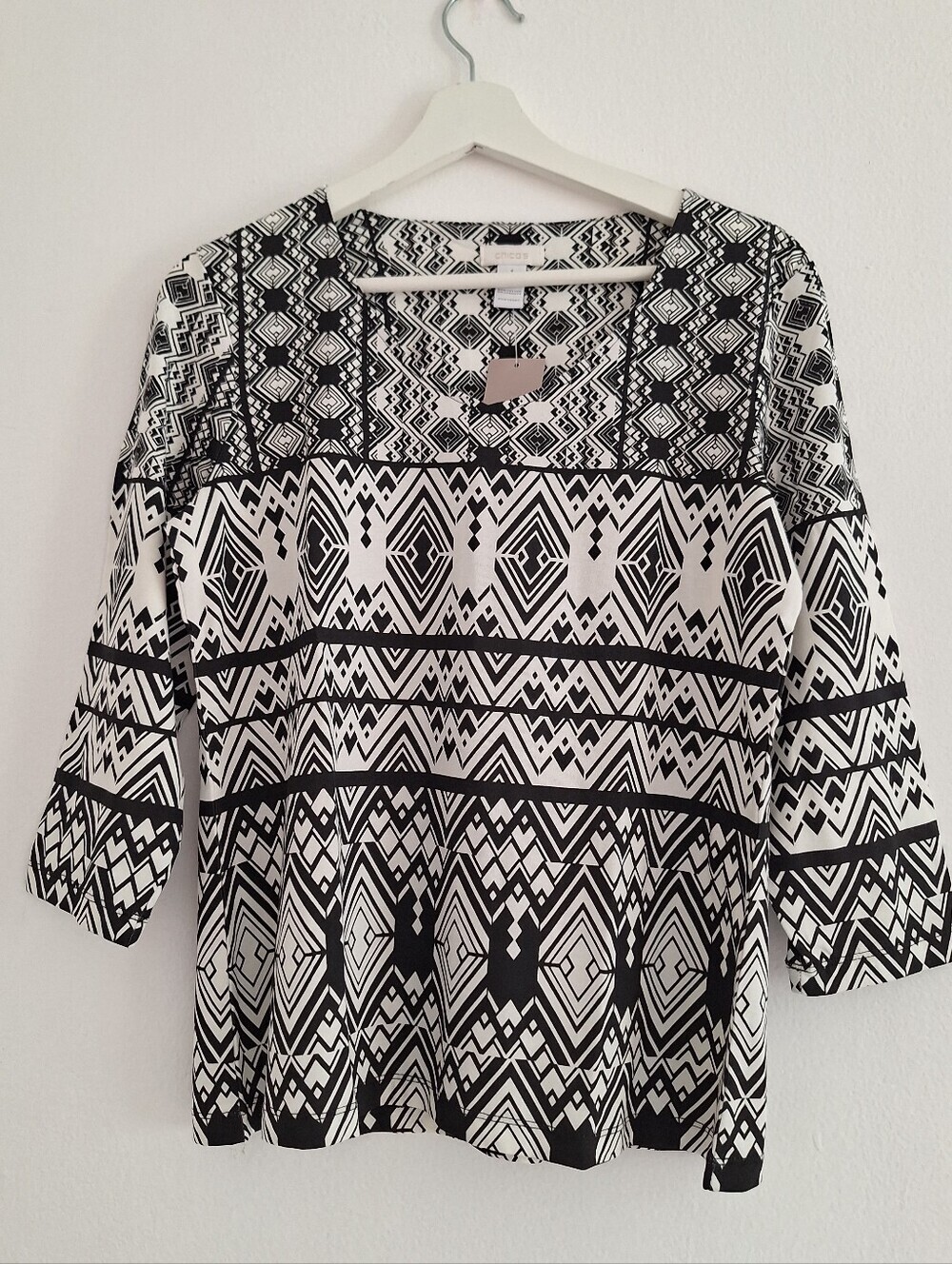 NWT Chico's Black & White Geometric Tunic Top